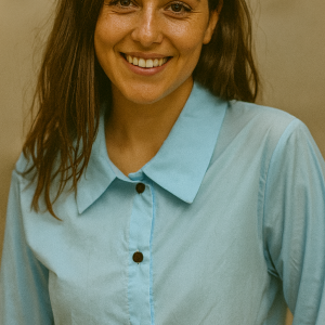 Camicia cropped "Horizon Chic" con maniche ample